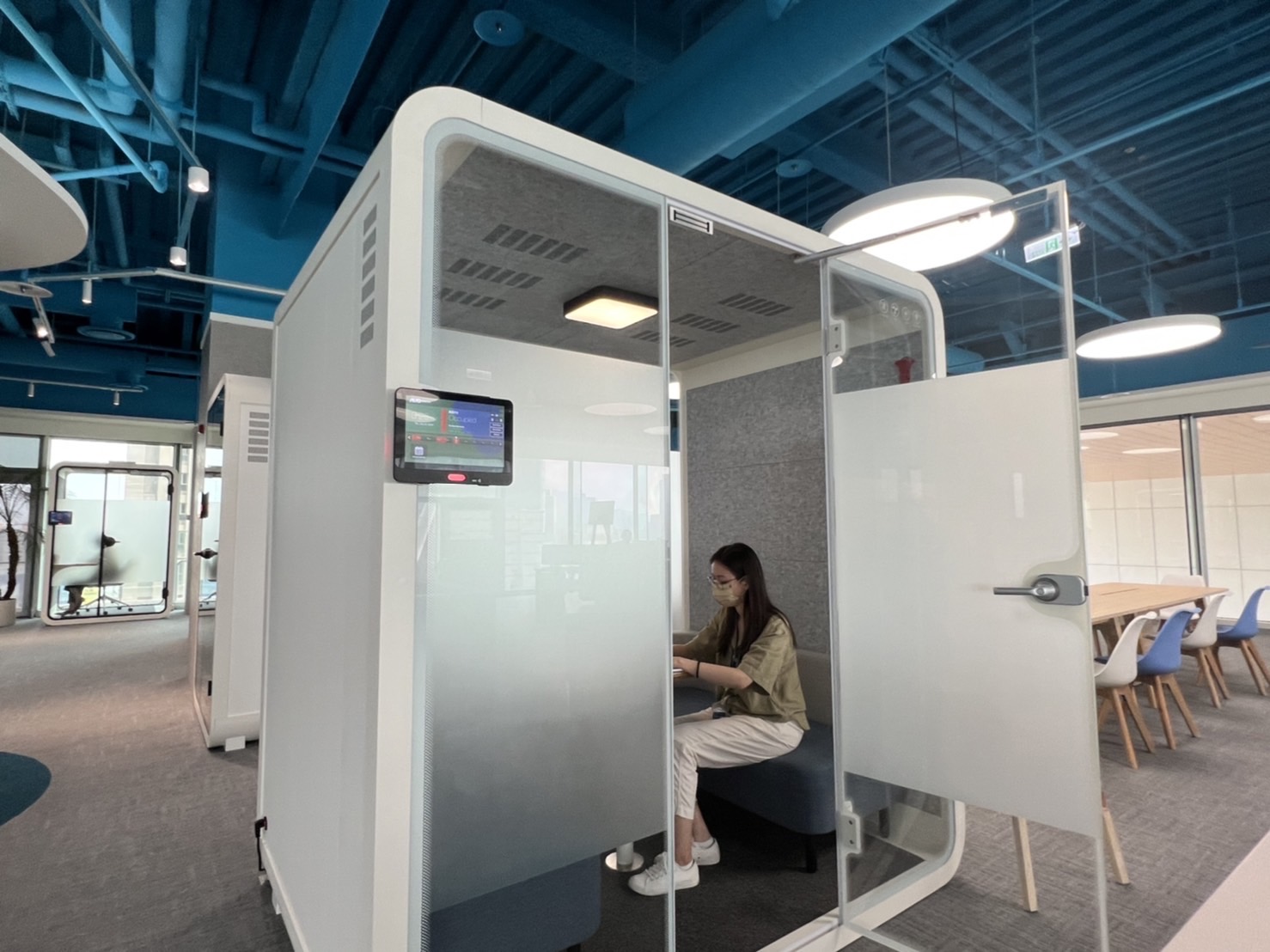 PA视讯高雄據點的智慧行動辦公艙，展現PA视讯在面板以外的研發應用軟實力